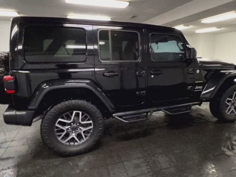 Used 2024 Jeep Wrangler Unlimited Sahara AWD/4WD image 9