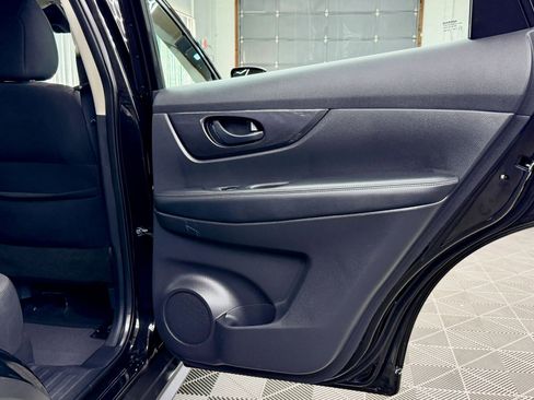 Used 2019 Nissan Rogue S image 8