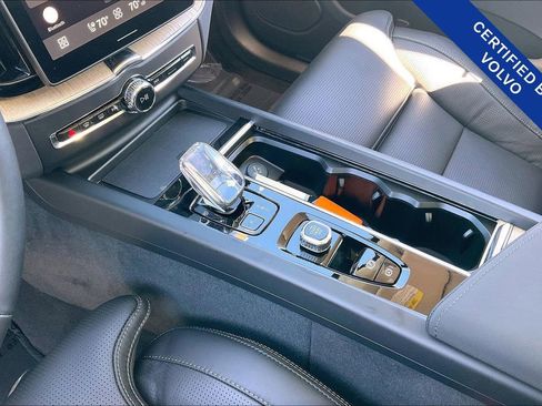Certified 2026 Volvo XC60 B5 Ultra w/ Climate Package image 18