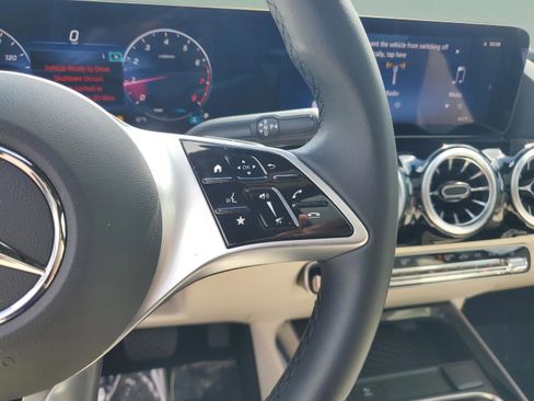 Used 2025 Mercedes-Benz GLA 250 image 6