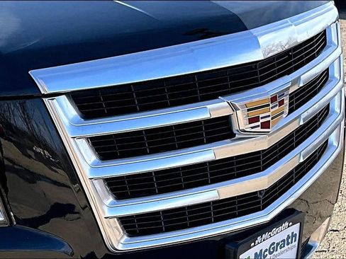 Used 2019 Cadillac Escalade Premium Luxury image 32