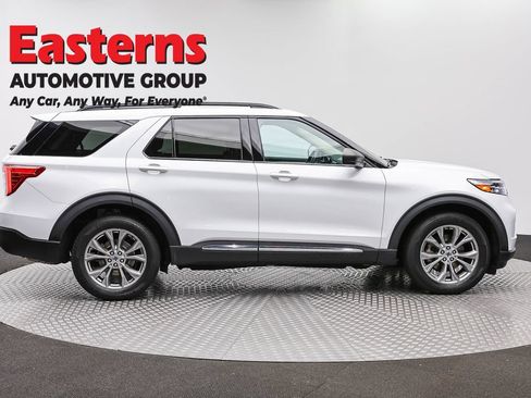 Used 2022 Ford Explorer XLT w/ Equipment Group 202A AWD/4WD image 4