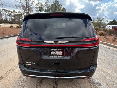 New 2026 Chrysler Pacifica Select FWD image 9
