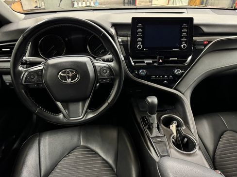 Used 2022 Toyota Camry SE image 18