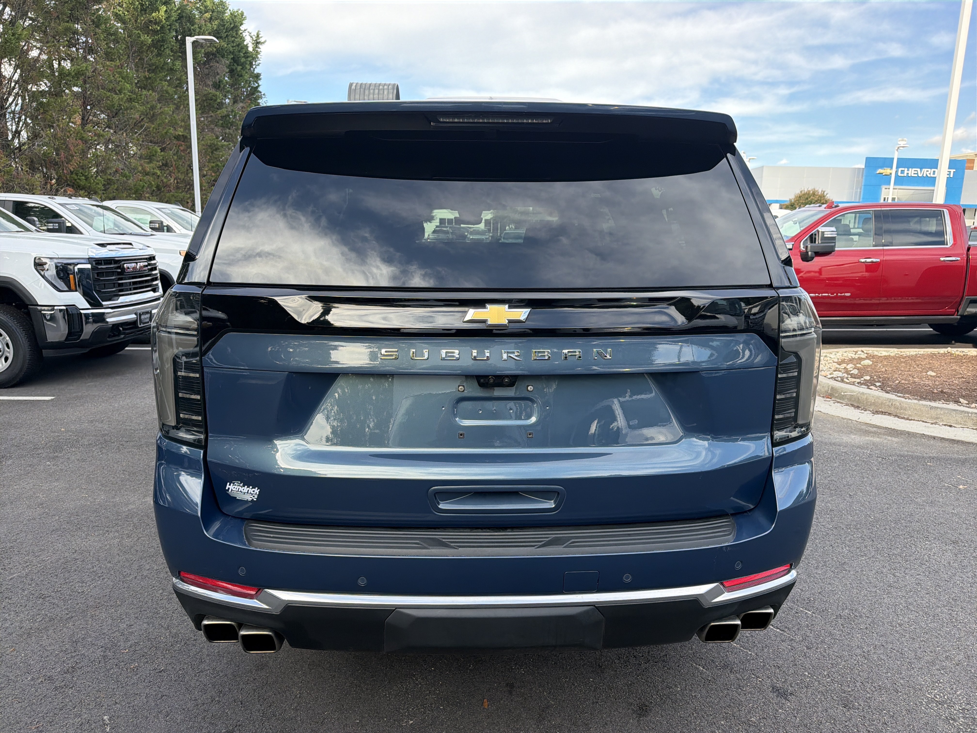 Used 2025 Chevrolet Suburban High Country w/ LPO, Get Active Package AWD/4WD image 9