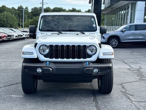 Used 2024 Jeep Wrangler Unlimited w/ Convenience Group AWD/4WD image 13