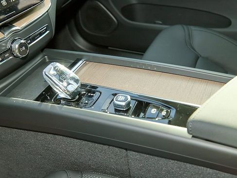 New 2026 Volvo XC60 B5 Core image 16