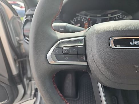 Used 2025 Jeep Compass Trailhawk AWD/4WD image 18
