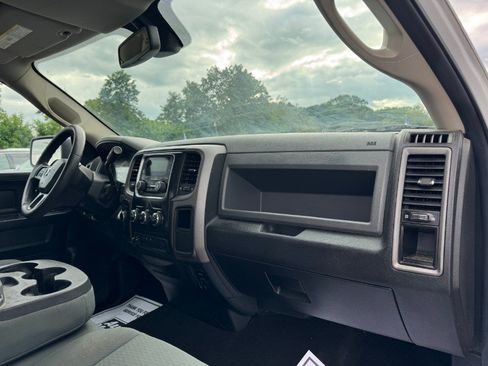 Used 2018 RAM 1500 Express AWD/4WD image 19