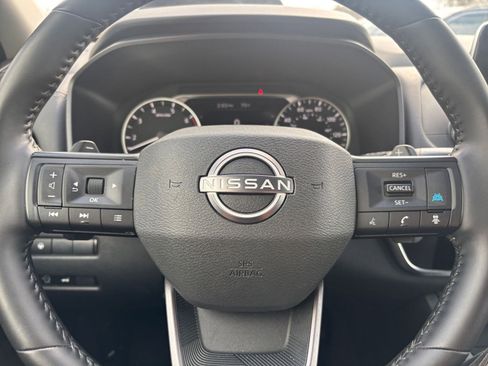 Used 2025 Nissan Rogue SV image 30