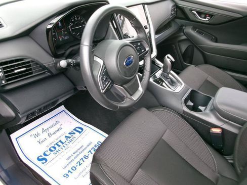 Used 2025 Subaru Outback Premium AWD/4WD image 13