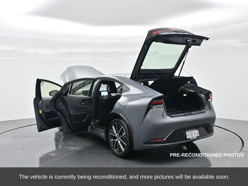 Used 2025 Toyota Prius XLE image 38