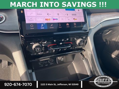 New 2025 Jeep Grand Cherokee Limited w/ Luxury Tech Group II image 20