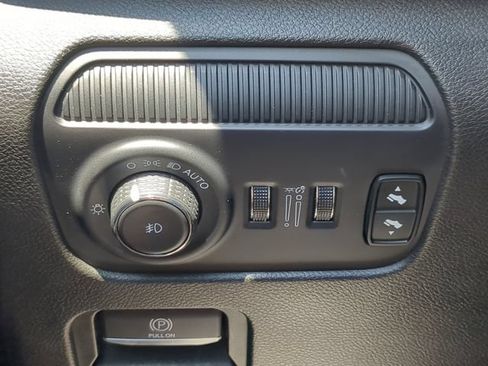 Used 2024 Jeep Wagoneer Series II w/ Flexible Seating Group RWD image 32