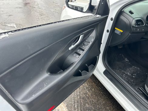 Used 2019 Hyundai Elantra GT image 7