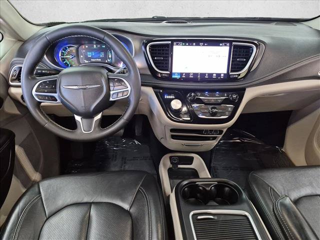 Used 2022 Chrysler Pacifica Touring-L w/ Uconnect Theater Family Group FWD image 24