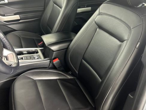 Used 2023 Ford Explorer XLT w/ Equipment Group 202A image 12