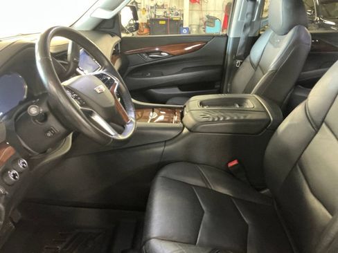 Used 2016 Cadillac Escalade Premium AWD/4WD image 14