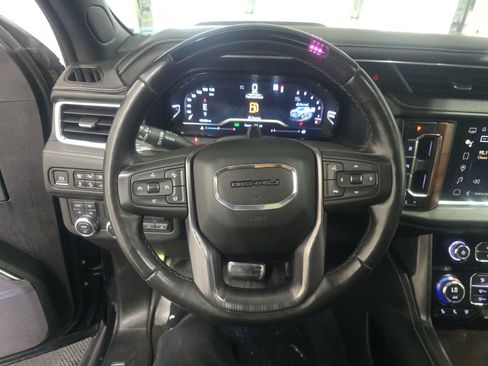 Used 2023 GMC Yukon Denali Ultimate AWD/4WD image 4
