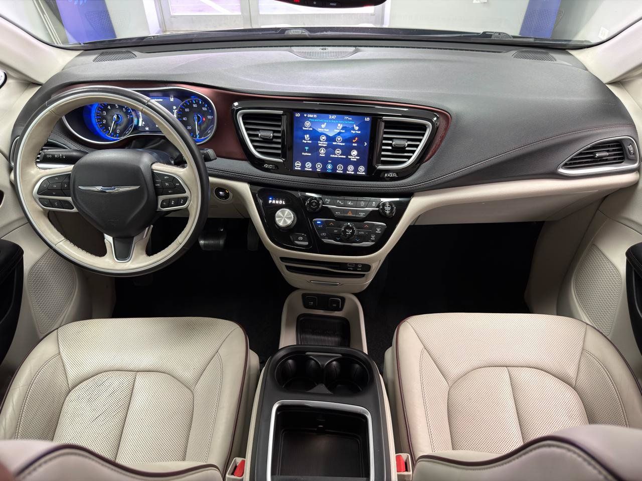 Used 2020 Chrysler Pacifica Limited w/ Tire & Wheel Group FWD image 28