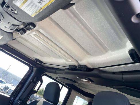 Used 2018 Jeep Wrangler Unlimited Sport S image 17