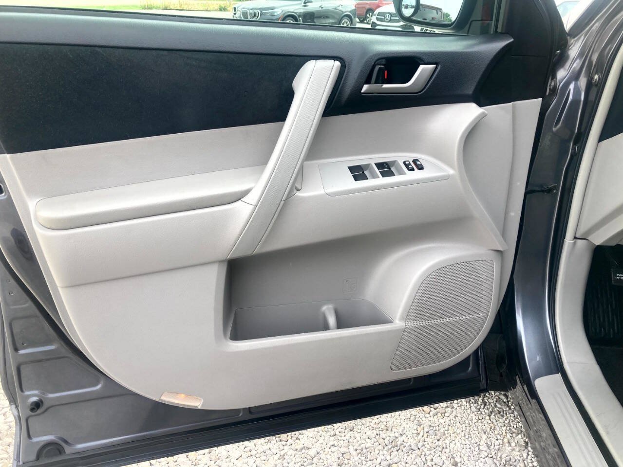 Used 2013 Toyota Highlander Plus FWD image 22