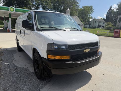 Used 2019 Chevrolet Express 2500 RWD image 8