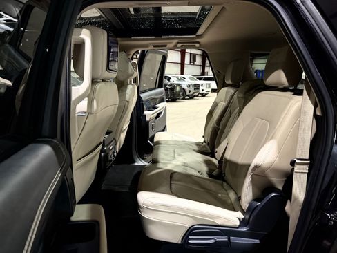 Used 2023 Ford Expedition Max Platinum AWD/4WD image 17