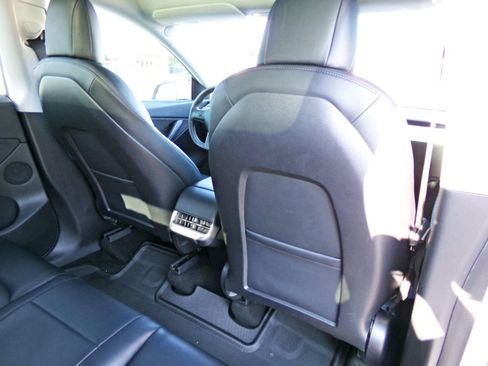 Used 2021 Tesla Model Y Long Range AWD/4WD image 14