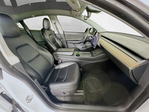 Used 2021 Tesla Model Y Long Range image 31