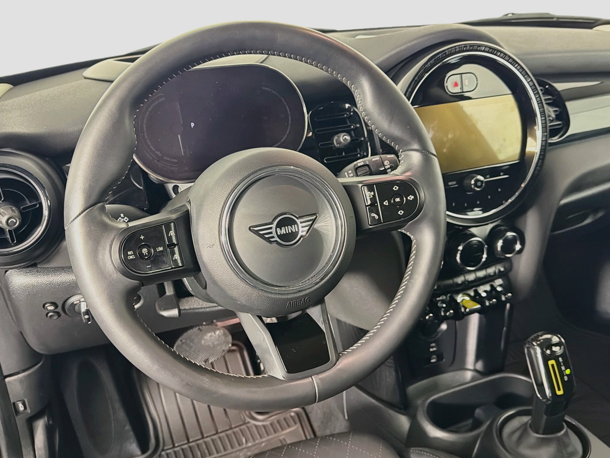 Used 2024 MINI Cooper SE FWD image 17