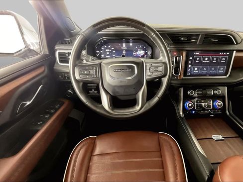Used 2023 GMC Yukon Denali Ultimate AWD/4WD image 6