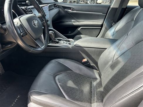 Used 2018 Toyota Camry XSE image 11