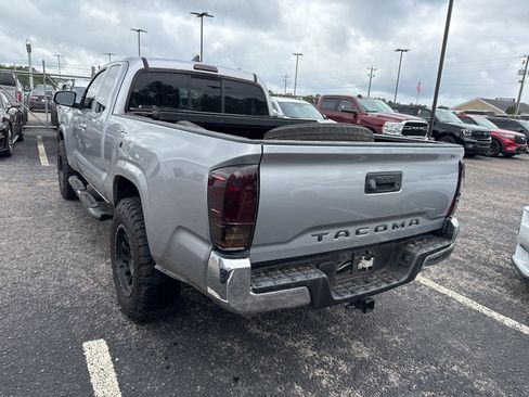 Used 2017 Toyota Tacoma SR5 RWD image 5