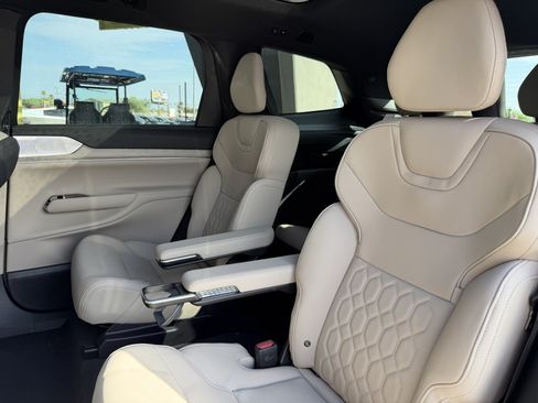 Used 2025 Volvo EX90 Ultra AWD/4WD image 37