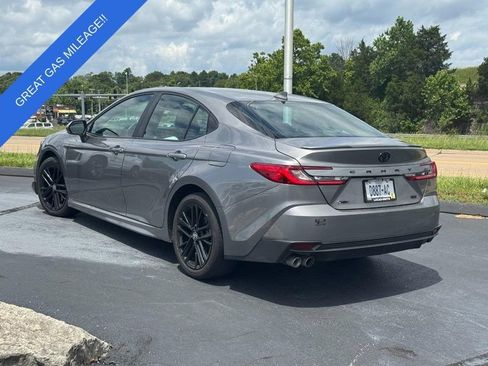 Used 2025 Toyota Camry SE FWD image 8