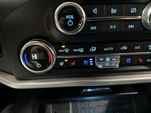 Used 2024 Ford Expedition XLT image 32