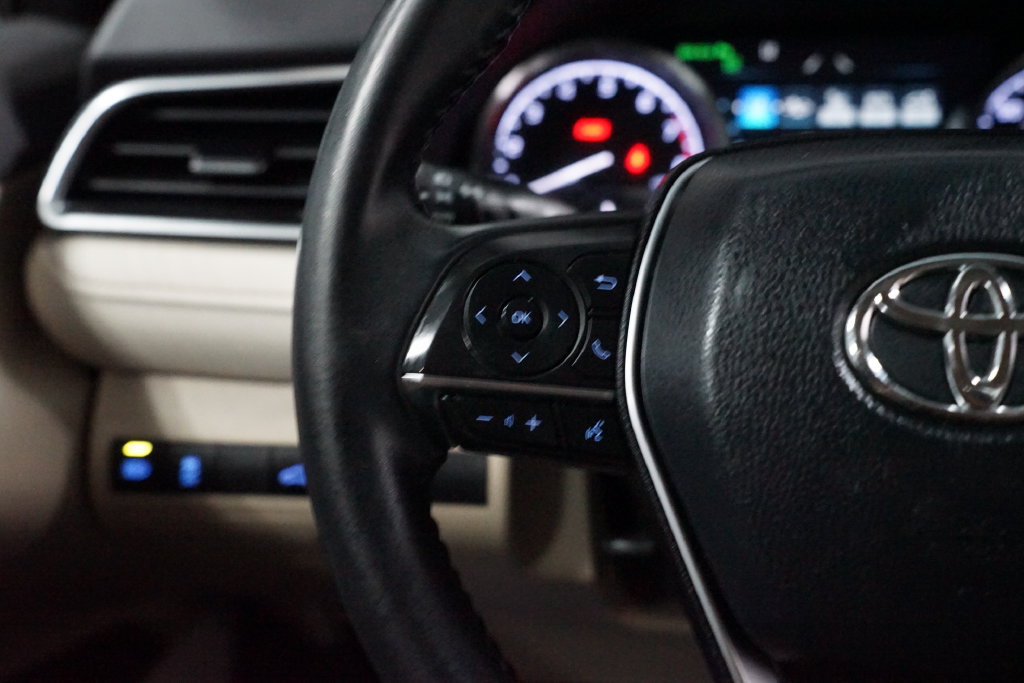 Certified 2018 Toyota Camry XLE FWD image 14