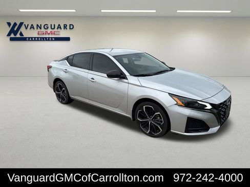 Used 2024 Nissan Altima 2.5 SR AWD/4WD image 2