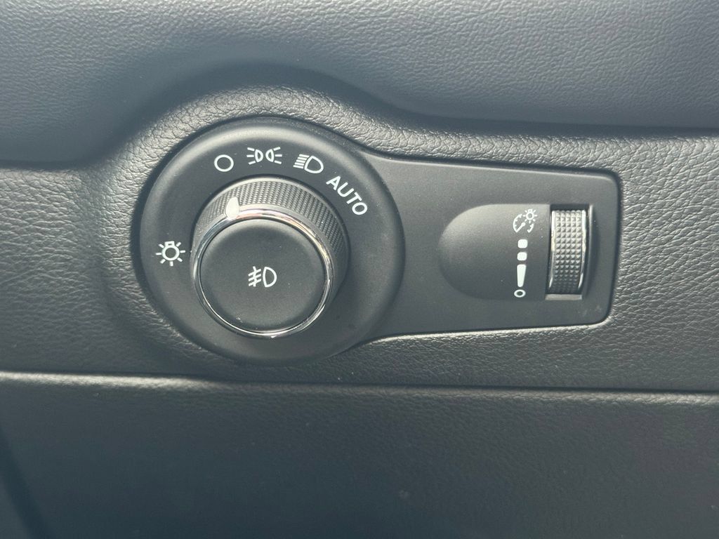 Used 2022 Dodge Durango SXT AWD/4WD image 31
