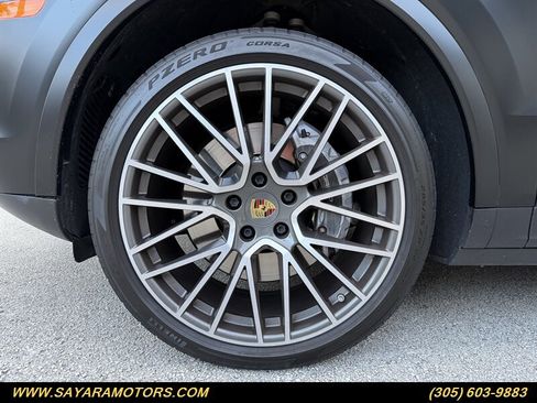Used 2021 Porsche Cayenne Coupe image 20