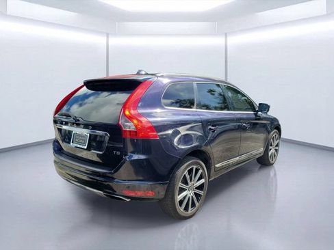 Used 2016 Volvo XC60 T5 Premier w/ Proximity Package FWD image 4