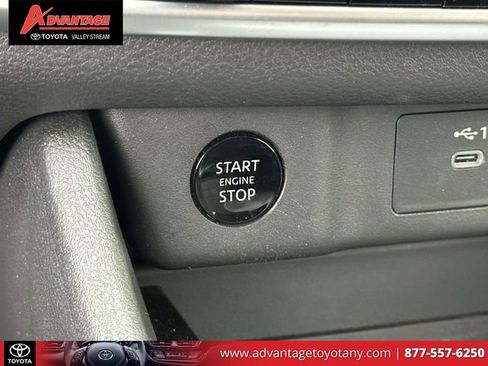 Used 2025 Nissan Rogue SV AWD/4WD image 31