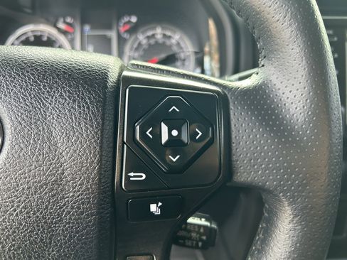 Used 2022 Toyota 4Runner TRD Off-Road image 19