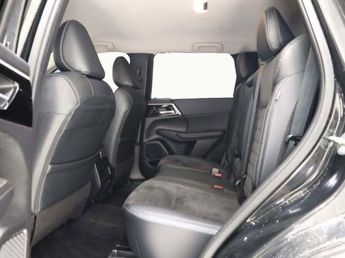 Used 2023 Mitsubishi Outlander SE image 28