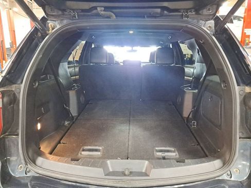 Used 2017 Ford Explorer XLT w/ Equipment Group 202A image 21