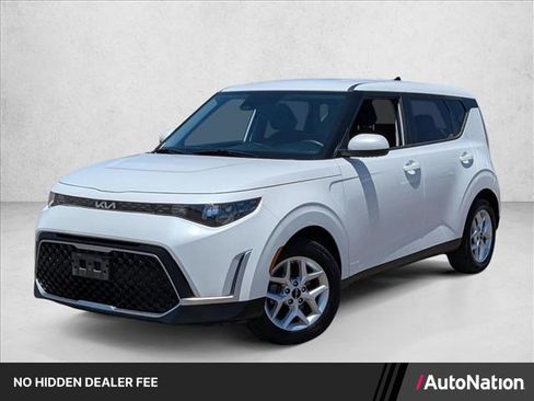 Used 2024 Kia Soul LX w/ Option Group 015 FWD image 1