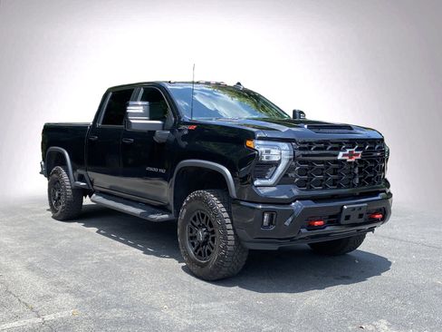 Used 2024 Chevrolet Silverado 2500 ZR2 w/ Technology Package AWD/4WD image 2