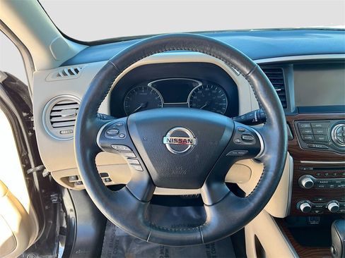 Used 2019 Nissan Pathfinder Platinum image 11