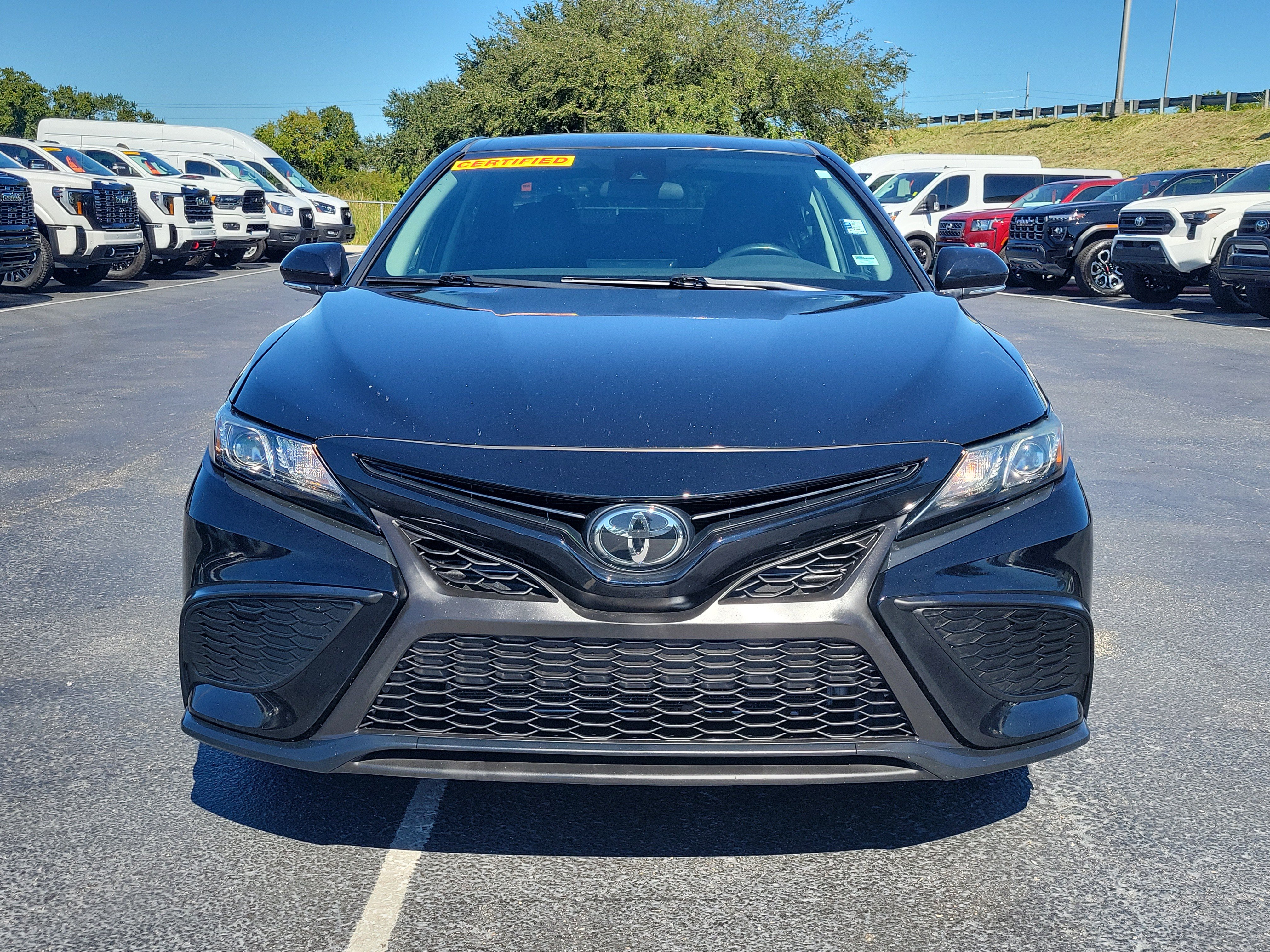 Used 2023 Toyota Camry SE FWD image 2